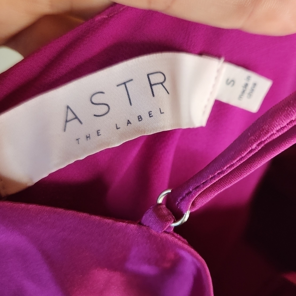 Revolve ASTR the label NWOT Anika Dress in Fuchsia Size Small - Picture 6 of 13